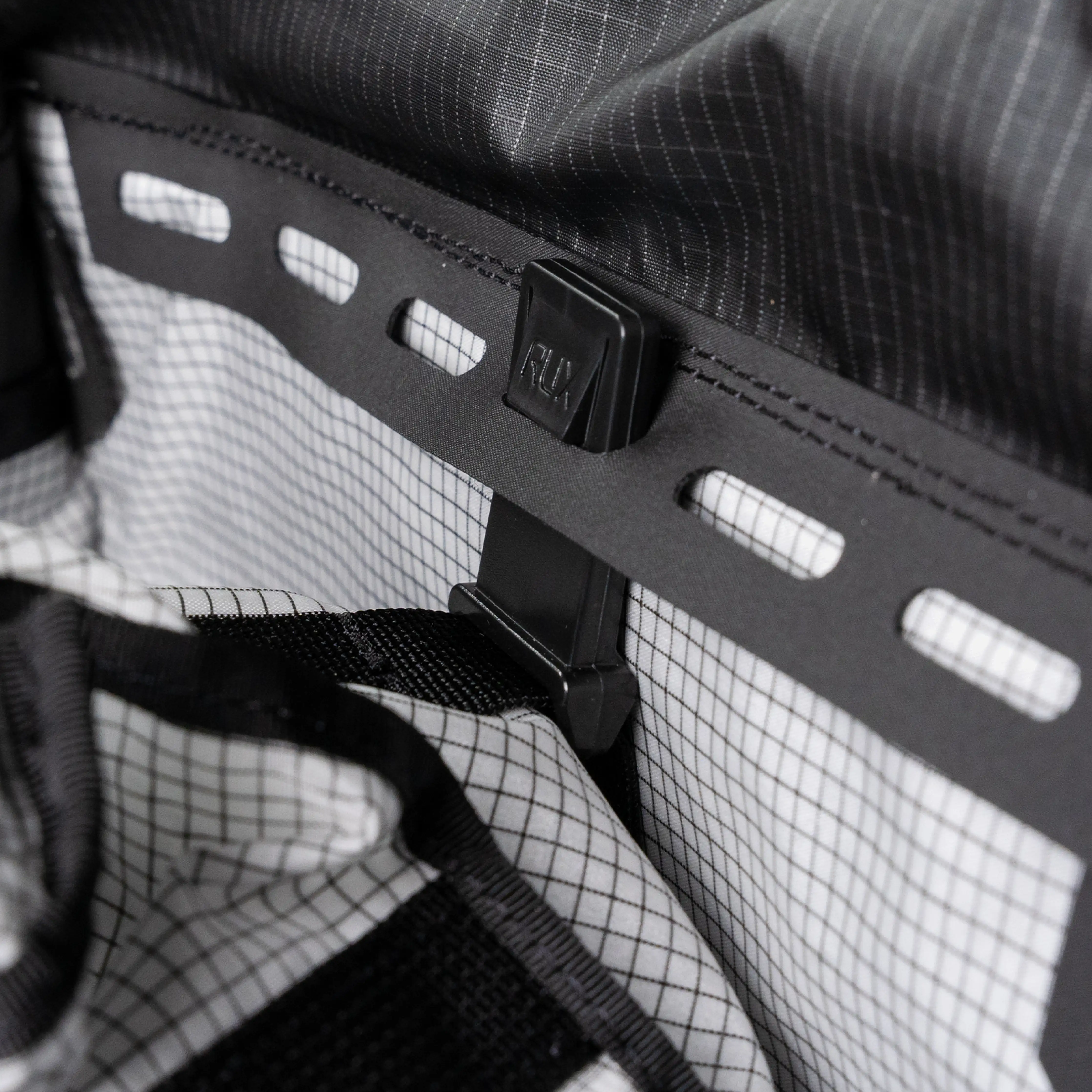 RUX Duffel Box 75L - Black - Image 9